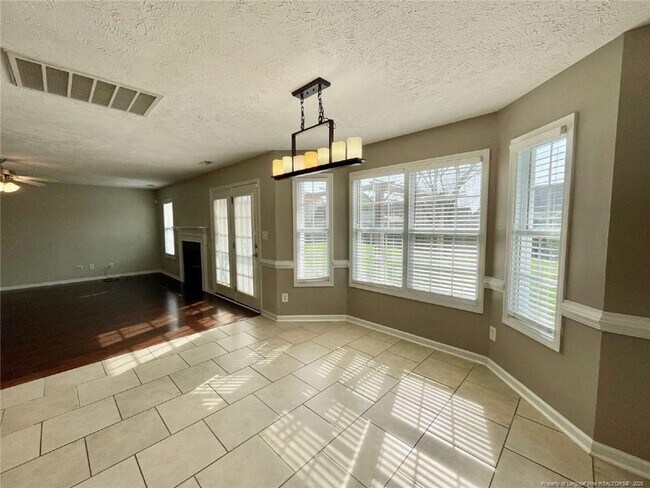 Building Photo - 193 Lochwood Dr