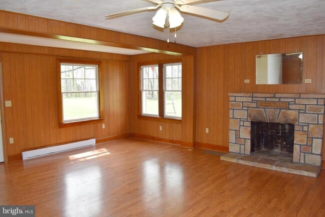 Building Photo - 9526 Circle Dr