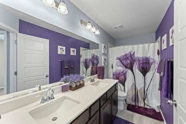 Building Photo - Beautiful 5-Bedroom, 4-Bathroom Home with ...