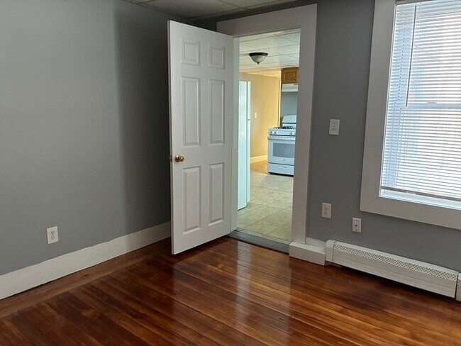 Building Photo - 129 S Elm St