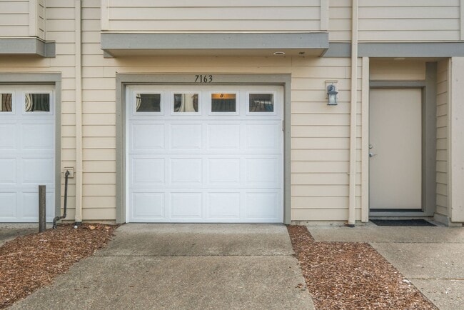 Building Photo - 7163 NW Eleanor Ave