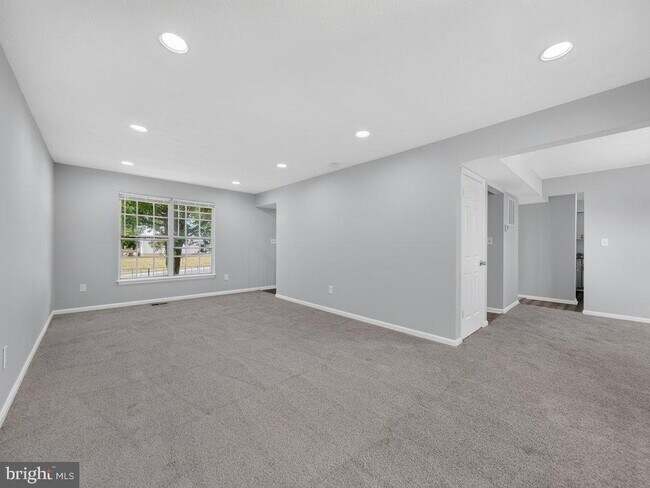 Building Photo - 801 High Plain Dr