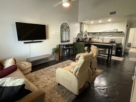 Building Photo - 301 S Lipona Rd