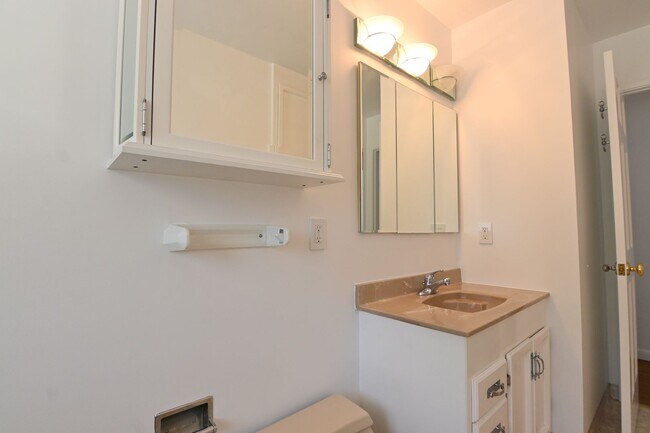 Building Photo - West SJ Beauty, Pool & Spa, 2 bed, 2 bath, 2 car garage single family home available soon!