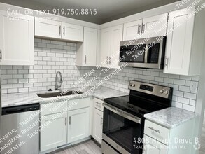 Building Photo - Bright, Remodeled 2 Bedroom