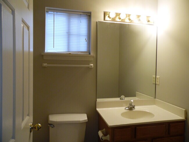 Building Photo - 1108 Ledgebrook Ct