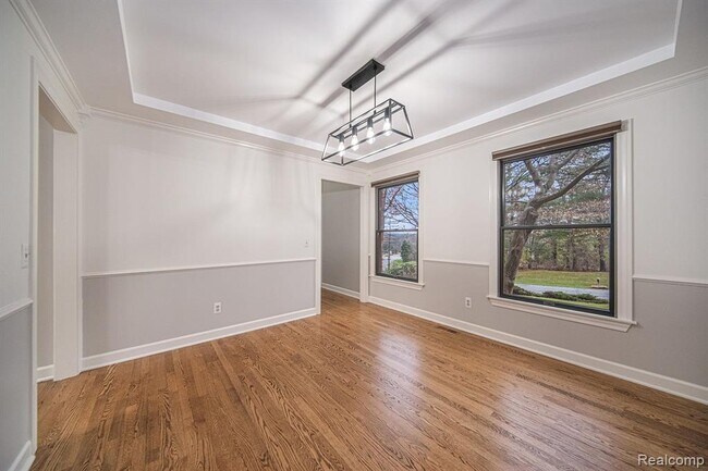 Building Photo - 695 Heritage Dr