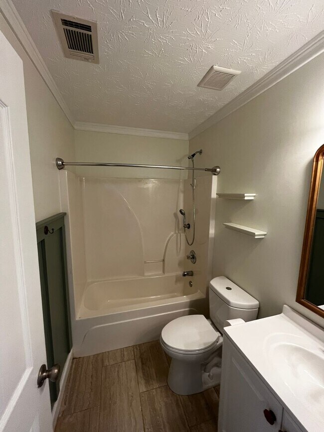 Building Photo - New On the Market!