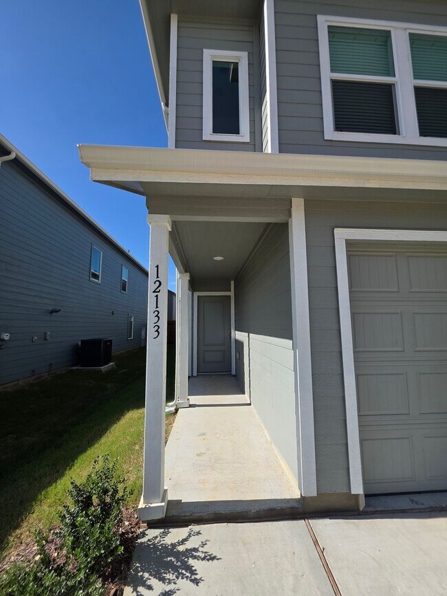 Building Photo - New Lennar Home – 4BR, 3BA | Energy-Effici...