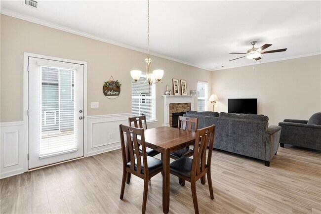 Building Photo - 334 Melody Ln