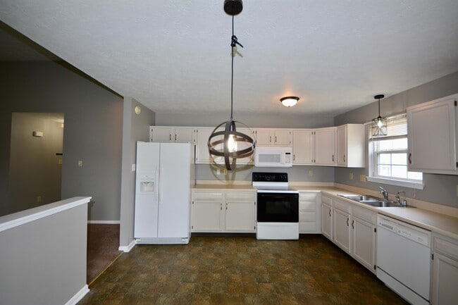 Building Photo - 9610 Claymore Dr