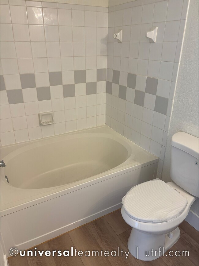 Building Photo - 11510 Villa Grand