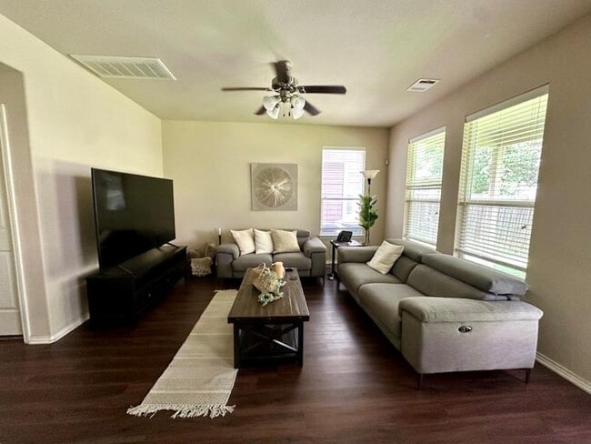 Building Photo - 8629 White Ibis Dr