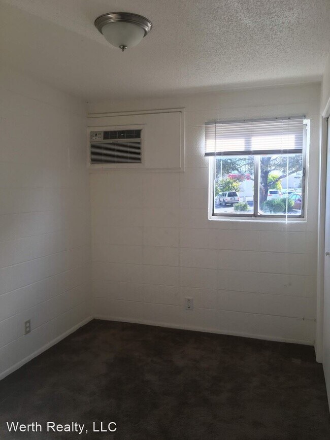 Building Photo - 5770 E 10th St