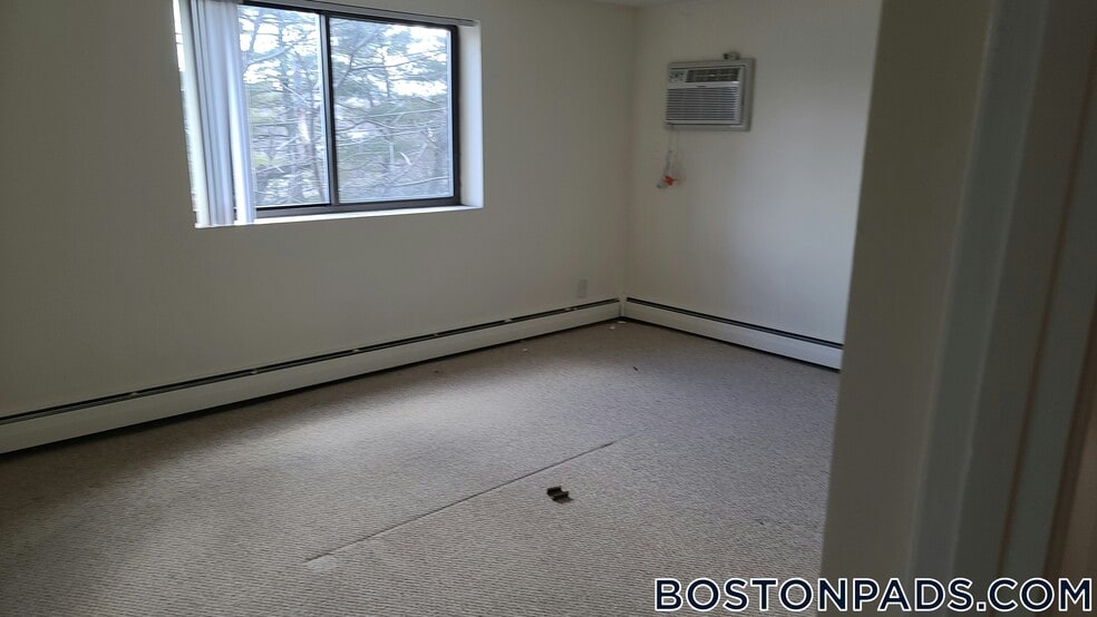 Building Photo - 24 Whites Ave