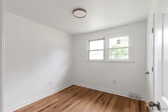 Building Photo - 1806 Sussex St