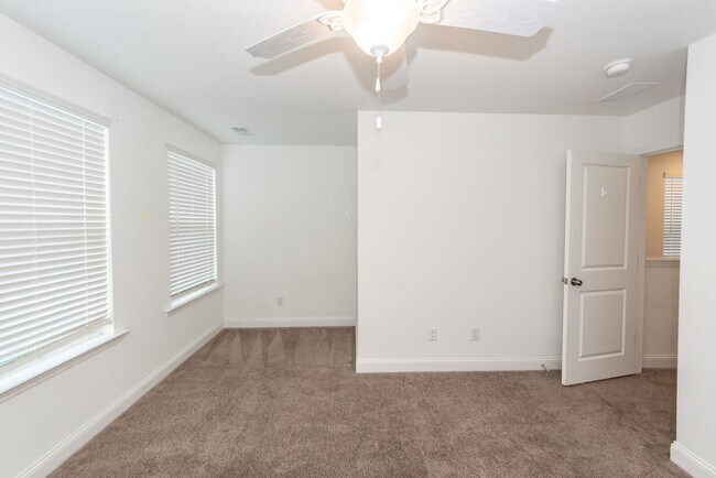 Building Photo - 7102 Channel Park Dr
