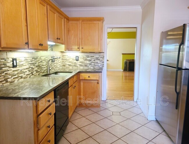 Building Photo - 1424 N Locust St