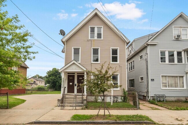 Building Photo - 354 Poplar St