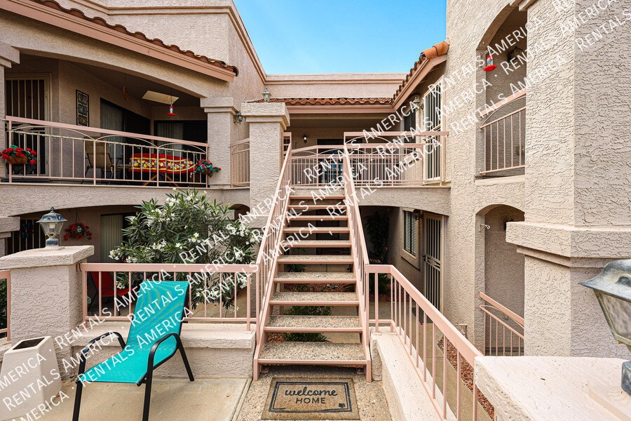 Building Photo - 9151 W Greenway Rd