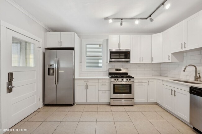 Building Photo - 2939 N Ashland Ave