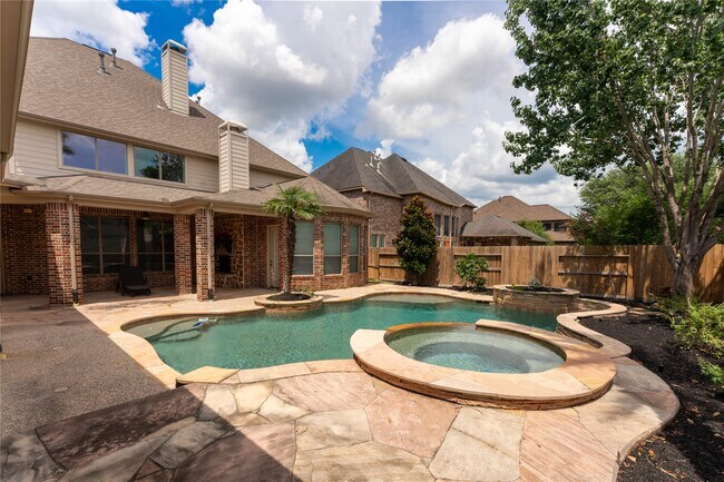 Building Photo - 25411 Springwood Lake Dr