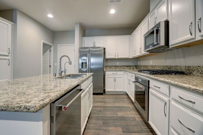 Building Photo - Newer, Fabulous town home in the heart of ...