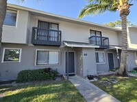 Building Photo - 703 Riverside Dr