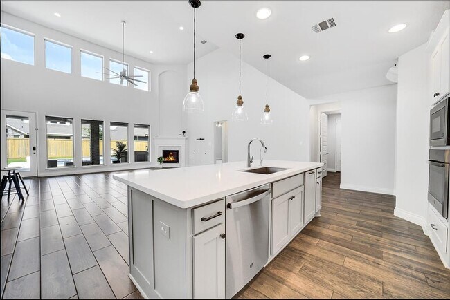 Building Photo - 15014 Little Fox Canyon Tr