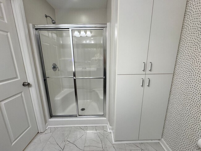 Building Photo - Beautiful, Conveninetly located First Floor Condo