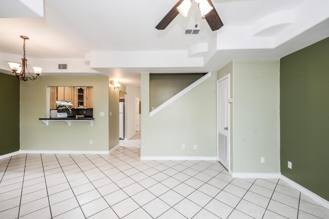 Building Photo - 1000 Ranchway Dr