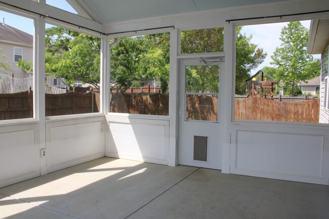 Building Photo - 217 Edgecroft Way