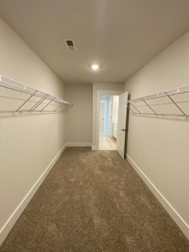 Building Photo - **Coming Soon! **Gorgeous and spacious!