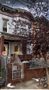 Building Photo - 564 Ashford St