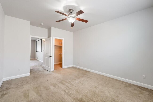 Building Photo - 4006 Gloucester Dr