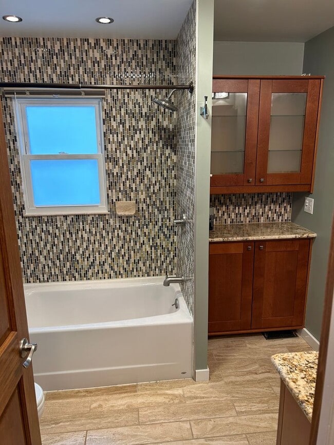 Building Photo - 475 W Kanawha Ave