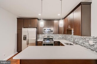 Building Photo - 250 S Washington St