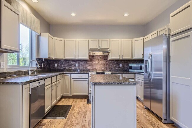 Building Photo - Luxury Living Awaits in this Grant Ranch Home! Meticulously Maintained Home Featuring 6 Bedrooms/...