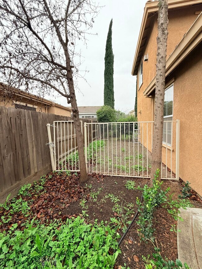 Building Photo - 1680 Whispering Wind Dr