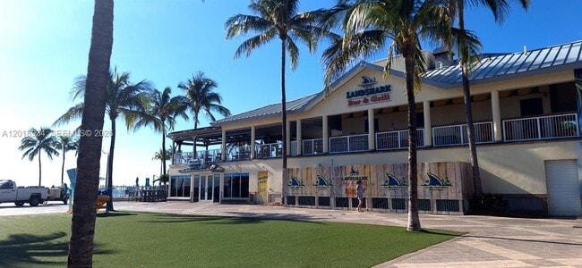Building Photo - 1908 N Ocean Dr