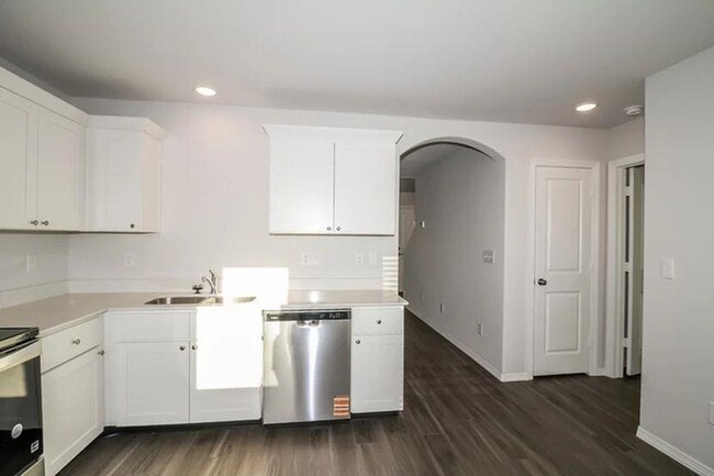 Building Photo - 2408 Rosewood Ln