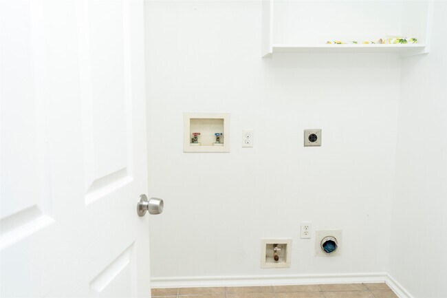 Building Photo - 12914 Pinehall Ln
