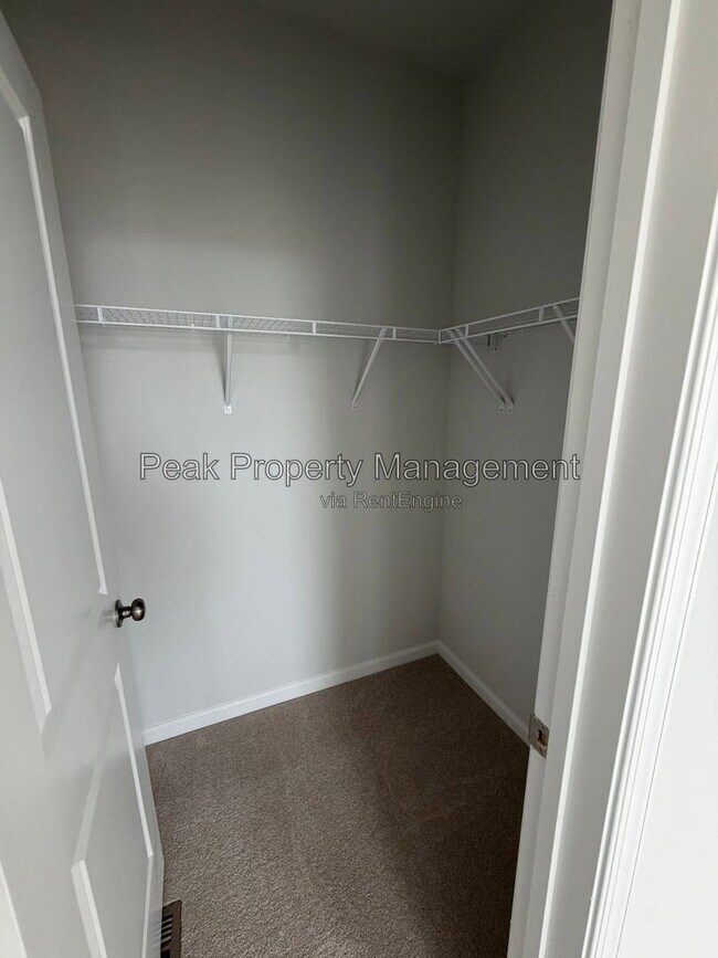 Building Photo - 227 Brattice Dr