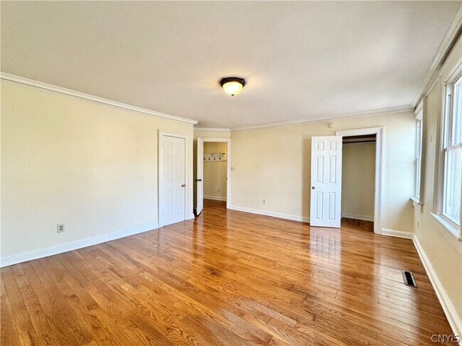 Building Photo - 314 Hawley Ave