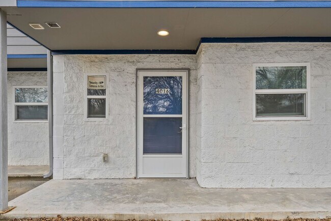 Building Photo - Spacious Rental Minutes from Downtown Nashville!