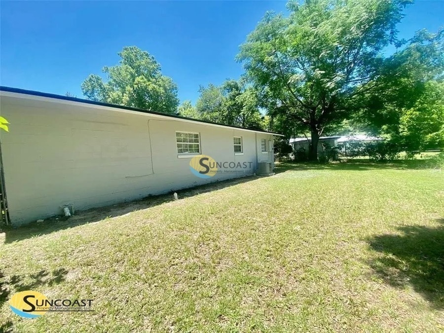 Building Photo - 1419 NE 25th Pl