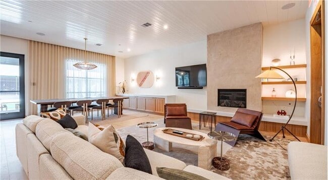 Building Photo - 5902 Westminster Dr