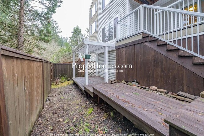 Building Photo - Spacious Three Bedroom Home on Bull Mountain - Gated Street!