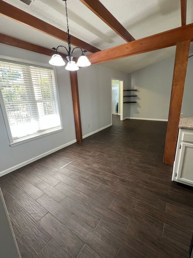 Building Photo - 3 bedroom, 2 bath House