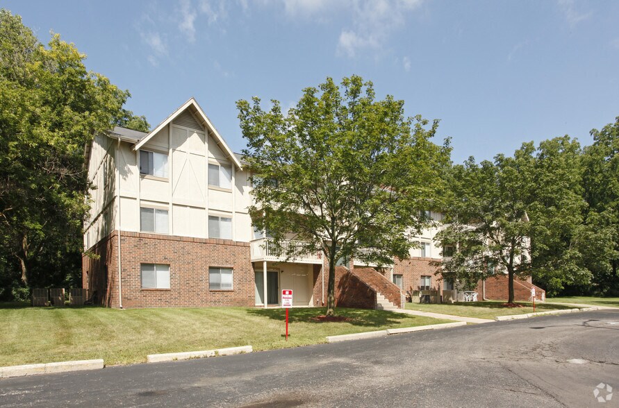 Woodbridge Manor Apartments 517 E Edgewood Blvd Lansing MI 48911
